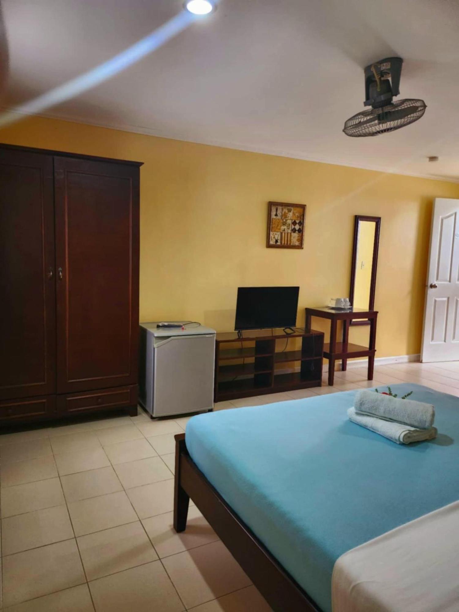 Villa Del Pueblo Inn Panglao City Exterior foto