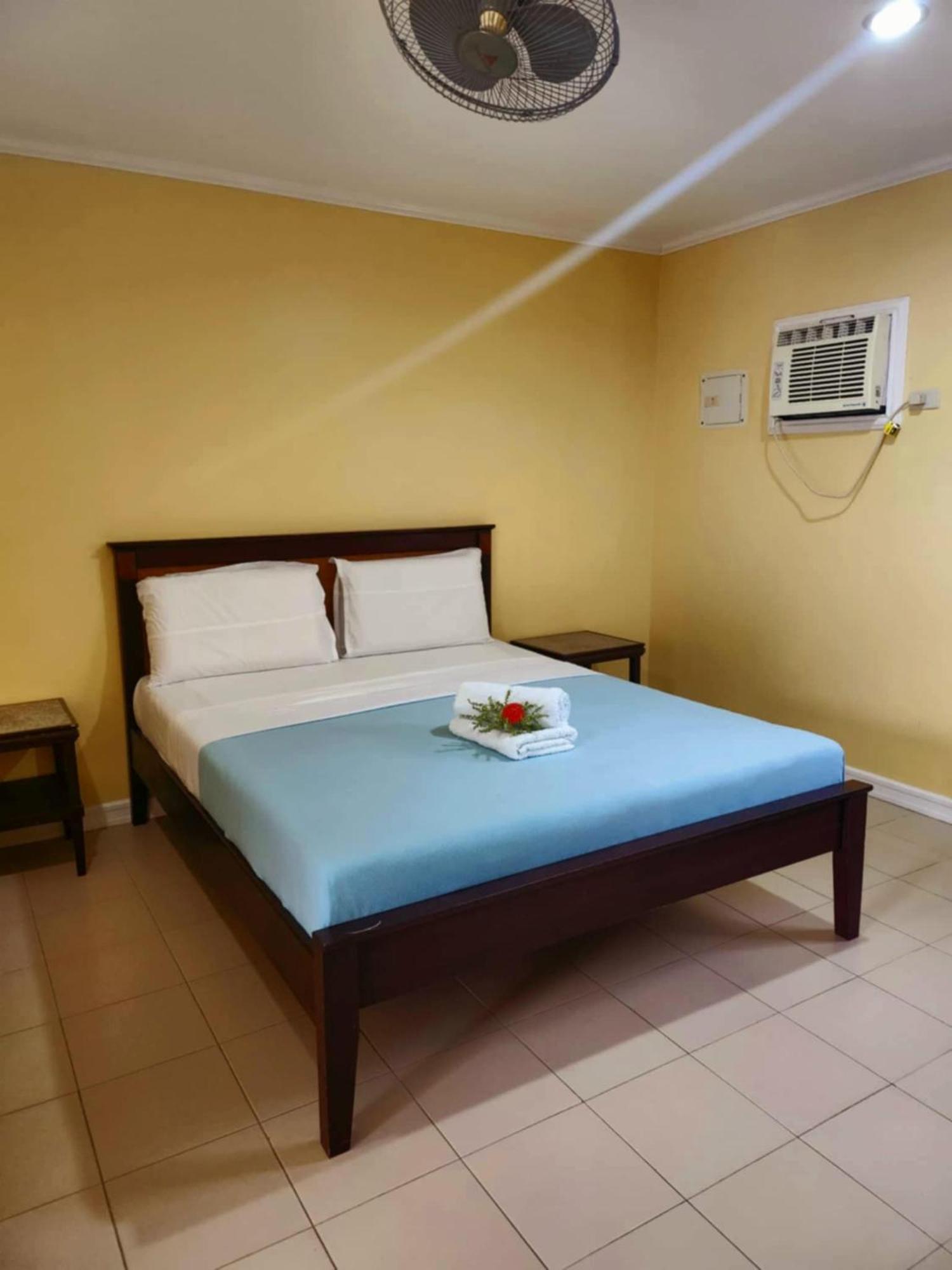 Villa Del Pueblo Inn Panglao City Exterior foto